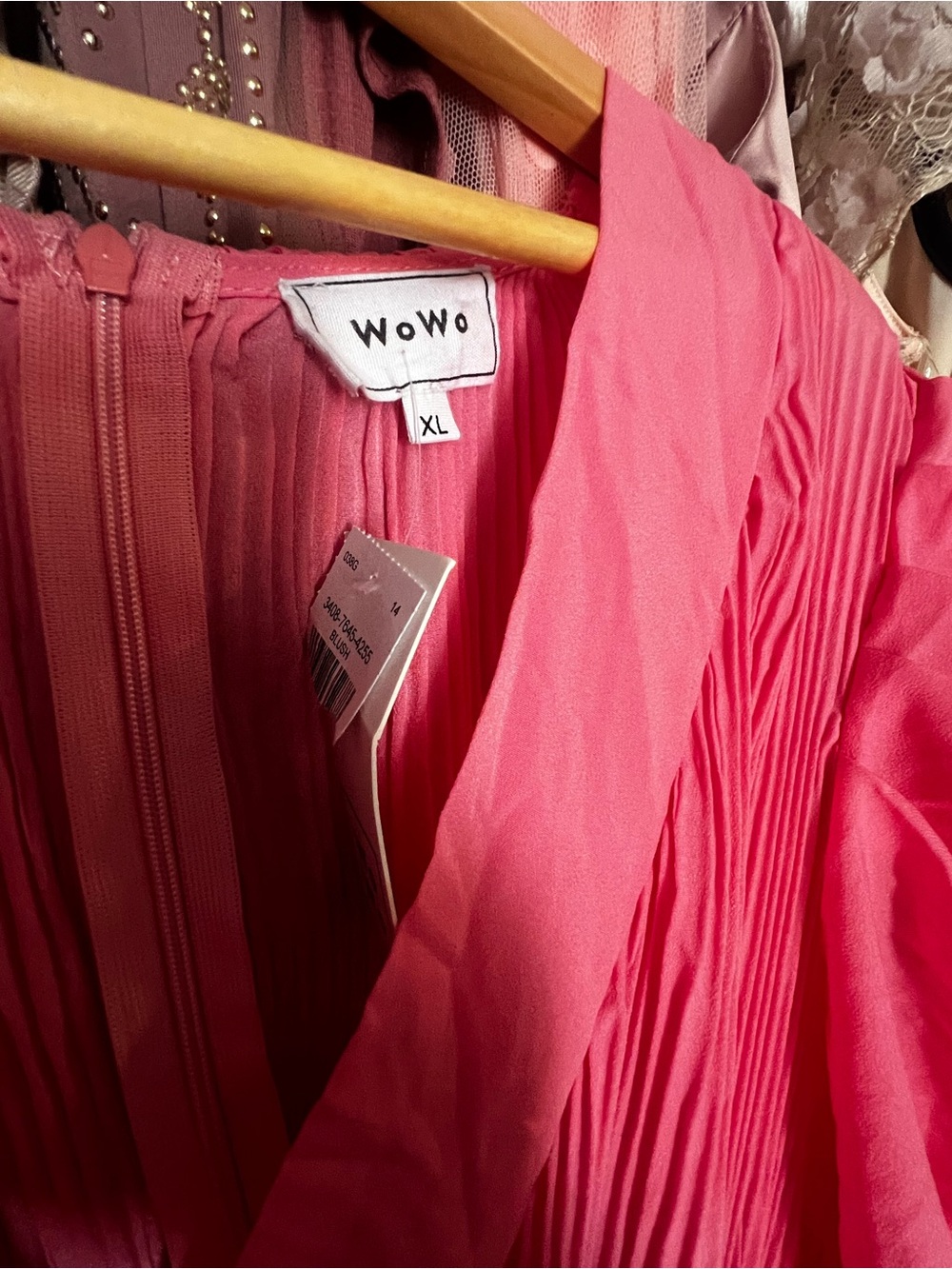 Wowo Pink Pleated V-Neck jumpsuit with Puff Sleeves - Picture 3 of 3